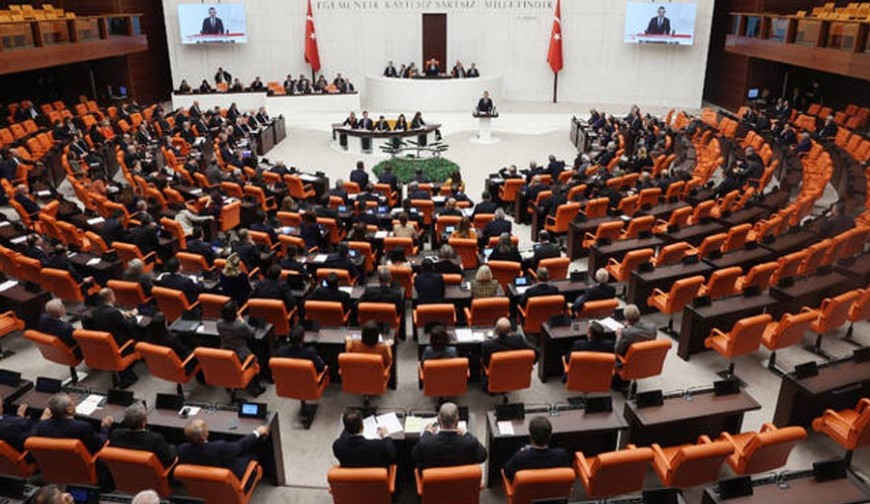 ১৫ বছরের কম বয়সীদের সামাজিক যোগাযোগ মাধ্যম ব্যবহারে নিষেধাজ্ঞা আনছে তুরস্ক