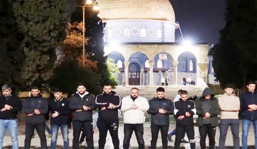 নিষেধাজ্ঞা শেষে আল-আকসায় মুসল্লিদের সিজদা