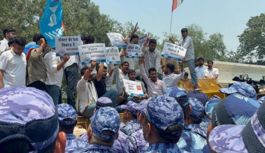 ১০-২৫ লাখ রুপিতে বিক্রি প্রশ্নপত্র, ভারতে বাতিল মেডিকেল ভর্তিপরীক্ষা