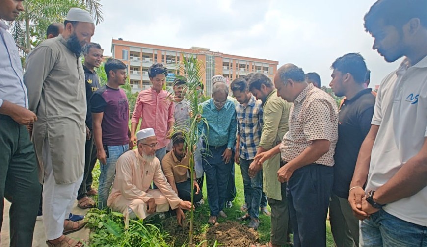 এমএম কলেজে ‘একজন ছাত্র, একটি গাছ’ কর্মসূচি