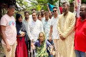 প্যারালাইজড বৃদ্ধার পাশে আল মামুন ফাউন্ডেশন