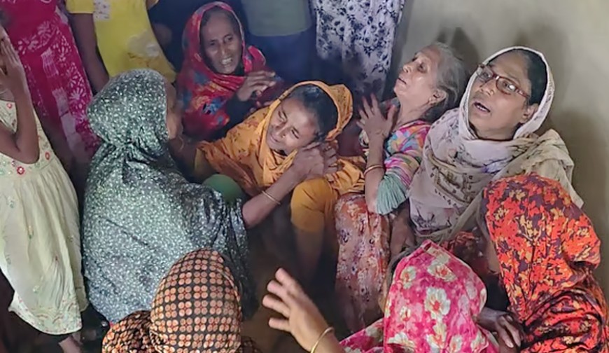 টাঙ্গাইলে ট্রাক উল্টে নিহত ১৫ জনের ১০ জন নওগাঁর একই ইউনিয়নের, সবাই ফেরিওয়ালা