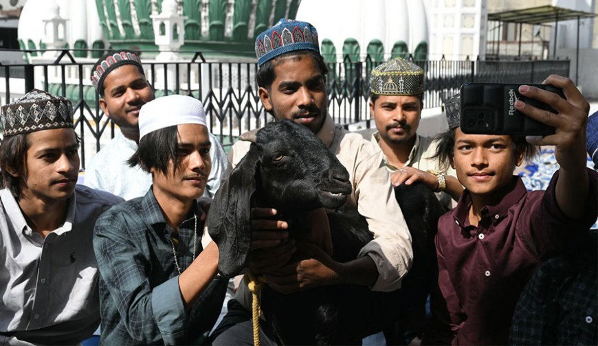 পশ্চিমবঙ্গে  বিষণ্ন ঈদুল আজহা