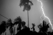 ১৩ অঞ্চলে ৮০ কিমি বেগে ঝড়ের পূর্বাভাস