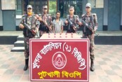 বেনাপোলে এসকাফ সিরাপসহ আটক ১