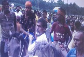 বাঘারপাড়ার জামদিয়ায় ঘোড়দৌড় প্রতিযোগিতা, দর্শনার্থীদের উপচে পড়া ভিড়