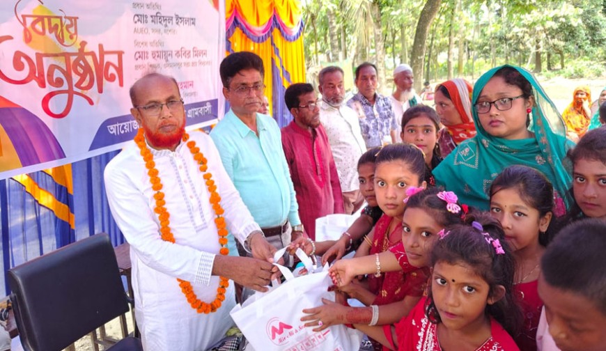 বিদায়ের ক্ষণটিও পড়ে থাকে স্কুলের বারান্দায়
