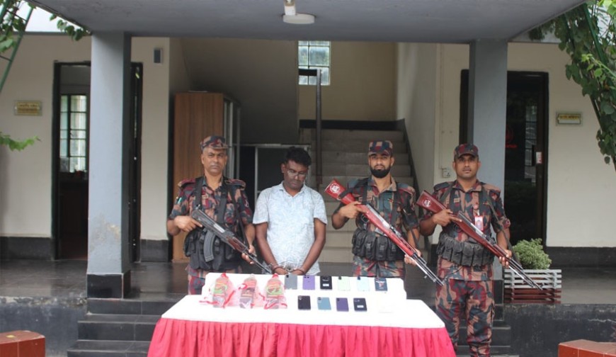 যশোরে বোতল মদ ও মোবাইলসহ ভারতীয় নাগরিক আটক