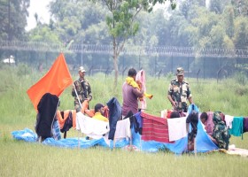 ‘শূন্য রেখা’য় আটকা ‘ঠিকানাহীন’ মানুষ