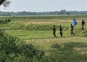 দু’দিন ধরে শূন্যরেখায় শিশু নারীসহ ১০ জন, পতাকা বৈঠকেও মেলেনি সমাধান[ভিডিও]