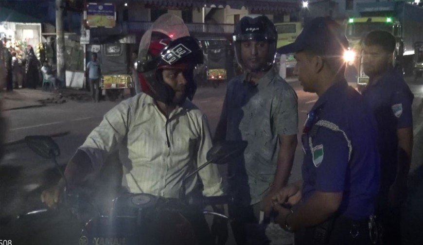 যশোরে পুলিশের ব্লক রেইড: অস্ত্র ও মাদকসহ আটক ৩, ট্রাফিকের অর্ধশতাধিক মামলা