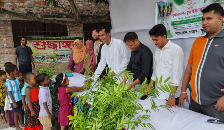 যশোরে শুদ্ধাঙ্গন স্কুলের উদ্যোগে বৃক্ষরোপণ ও চারা বিতরণ