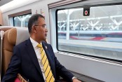 দালিয়ান থেকে বুলেট ট্রেনে বেইজিংয়ের উদ্দেশে যাত্রা প্রধানমন্ত্রীর