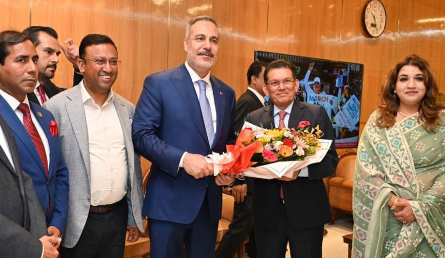 ৩ দিনের সফরে ঢাকা পৌঁছেছেন তুরস্কের পররাষ্ট্রমন্ত্রী হাকান ফিদান