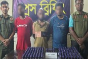পিকআপের গোপন কুঠুরি থেকে নিষিদ্ধ ‘কফ সিরাপসহ তিন কারবারি আটক