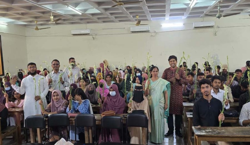 নবাগত ৩ হাজার শিক্ষার্থীতে উৎসবমুখর্ক্যেএম এম কলেজ ক্যাম্পাস