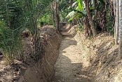 ঝিকরগাছায় শ্বেতগঙ্গা খাল খননে অনিয়ম