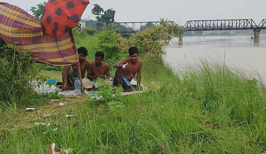 শূন্যরেখায় অবস্থান করা ৩ তরুণ ১৭ দিন পর  উধাও