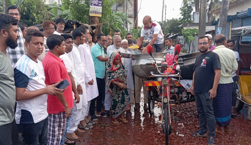 যশোরে পানিবন্দিদের মাঝে বিএনপির খাদ্য সহায়তা