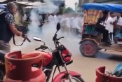 চরফ্যাশনে নকলের দাবি শিক্ষার্থীদের কেন্দ্র ভাঙচুর