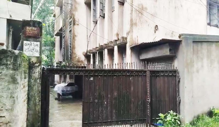 বিশাল বাড়িতে নিঃসঙ্গ মৃত্যু