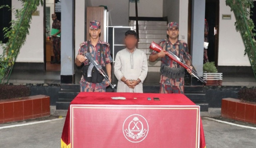 যশোরে ২৪ লাখ টাকা মূল্যের স্বর্ণের বারসহ পাচারকারী আটক