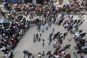 সায়েন্স ল্যাব মোড়ে শিক্ষার্থীদের অবরোধ, শিক্ষামন্ত্রীর পদত্যাগ দাবি