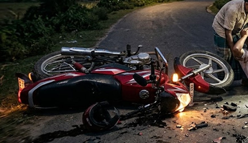 রাতের রাস্তায় শিয়ালে বিপত্তি, মোটরসাইকেল উল্টে যুবক হাসপাতালে