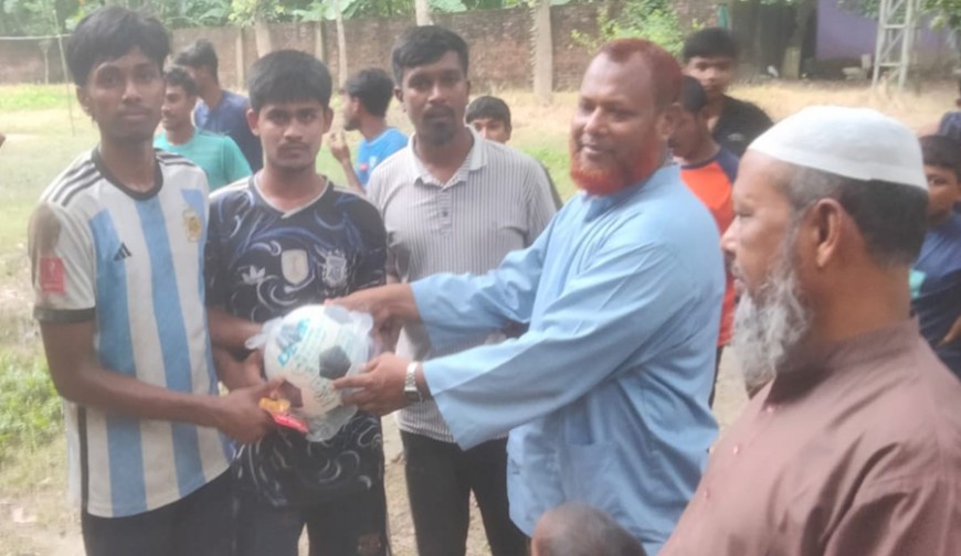 ঝিকরগাছায় তরুণদের মাঝে  জামায়াতের ক্রীড়া সামগ্রী বিতরণ