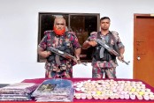 বেনাপোল সীমান্তে বিজিবির অভিযানে ভারতীয় শাড়ি-কসমেটিক্স জব্দ