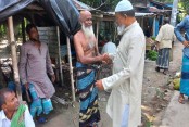 বাঘারপাড়ায় অসহায় মানুষের পাশে এমপি গোলাম রসুল
