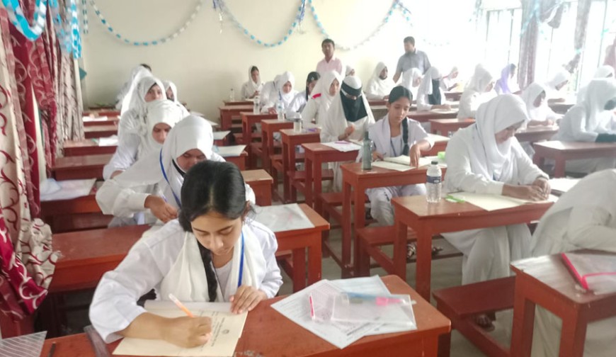 এইচএসসি–সমমানের পরীক্ষা শুরু