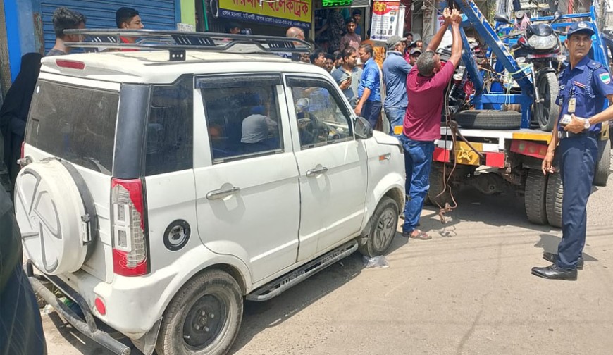 যশোরে যানজট নিরসনে ট্রাফিক অভিযানে প্রাইভেটকার ও মোটরসাইকেল জব্দ, ১০ মামলা