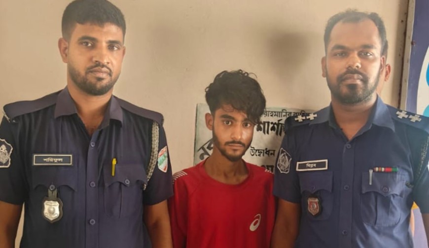 শার্শায় ৭টি চোরাই মোবাইলসহ যুবক আটক