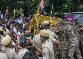 বিক্ষোভ চালিয়ে যাওয়ার ঘোষণা ককরোচ জনতা পার্টির