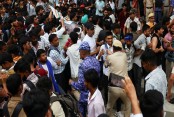 ককরোচ পার্টির ‘সংসদে চলো’ কর্মসূচিতে পুলিশের লাঠিচার্জ, বন্ধ মোবাইল ইন্টারনেট সেবা