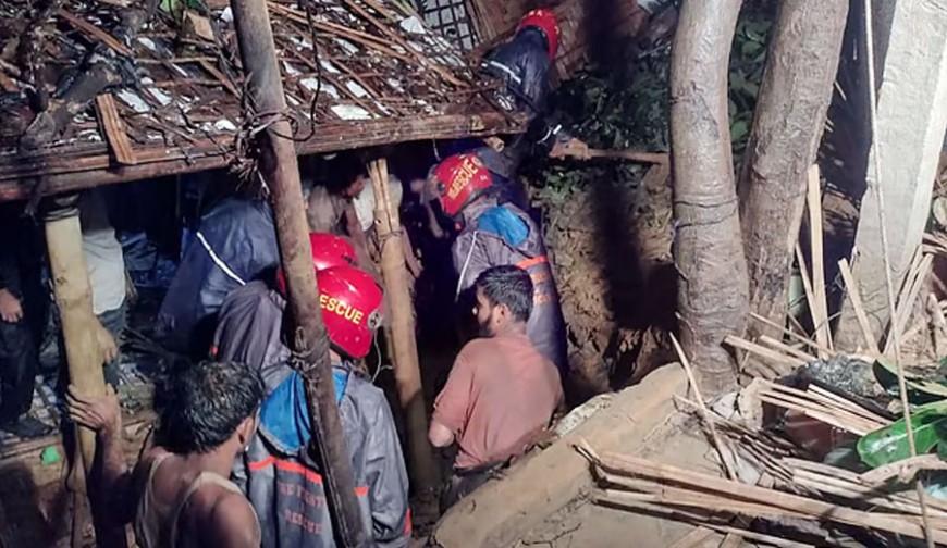 রোহিঙ্গা শিবিরে পাহাড়ধস, আটজনের মৃত্যু