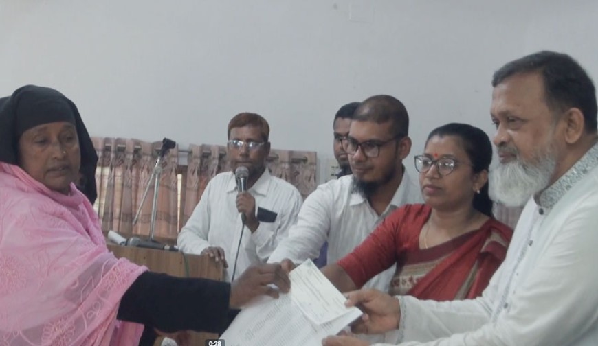 বাঘারপাড়ায় জাতীয় পল্লী উন্নয়ন দিবসে ঋণের চেক বিতরণ করেন এমপি গোলাম রসুল