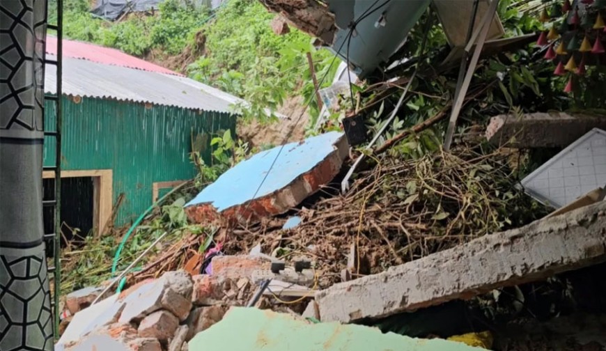 লামায় পাহাড়ধস, ঘুমন্ত অবস্থায় দুই পরিবারের পাঁচজন নিহত