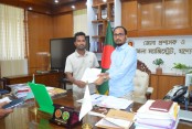 ঝিকরগাছায় ফ্যামিলি কার্ডের তথ্য সংগ্রহকারী নিয়োগে অনিয়মের অভিযোগে ডিসির স্মারকলিপি