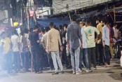 নিউমার্কেটে ফুটপাতে দোকান বসানো নিয়ে ছাত্রদল-যুবদল সংঘর্ষ, আহত অন্তত ২০