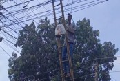 ভোর থেকে বোমাতঙ্ক, বিদ্যুতের পুলে ঝুলছিল সাউন্ড বক্স