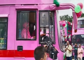 চালক-কন্ডাক্টর ও যাত্রী সবাই নারী: চালু হলো বিআরটিসির ‘পিংক বাস’
