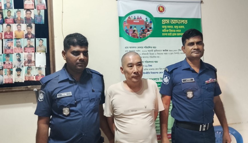 ব্যাংক হ্যাকিংয়ের পর ব্যবসায়ীকে ‘বলির পাঁঠা’: যশোরে চীনা নাগরিকসহ আটক ২