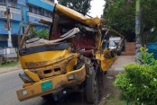 যশোরে দাঁড়িয়ে থাকা কাভার্ড ভ্যানে পিকআপের ধাক্কা: নিহত ১, আশঙ্কাজনক ২