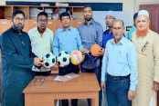 বেনাপোল মাধ্যমিক বিদ্যালয়ে ক্রীড়া সামগ্রী বিতরণ