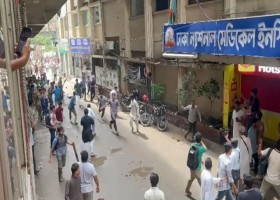 জকসুর কর্মসূচিতে ছাত্রদলের হামলা, ভিপি-জিএস আহত, রেহায় পায়নি চিকিৎসাধীনরাও