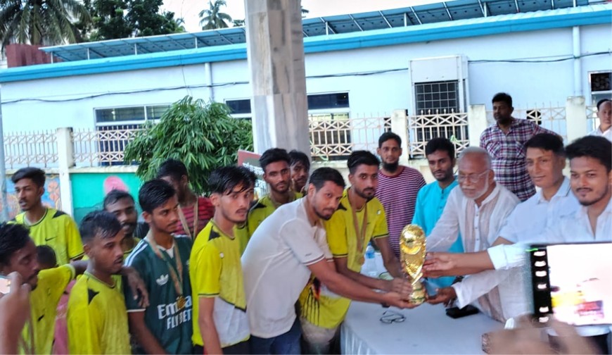যশোরে ‘জুলাই শহীদ স্মৃতি ফুটবল টুর্নামেন্ট’: চ্যাম্পিয়ন ‘শহীদ মীর মুগ্ধ’ দল