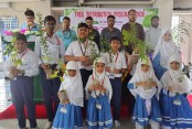 ইন্টারন্যাশনাল পিস স্কুল অ্যান্ড কলেজে বৃক্ষ বিতরণ কর্মসূচি সম্পন্ন