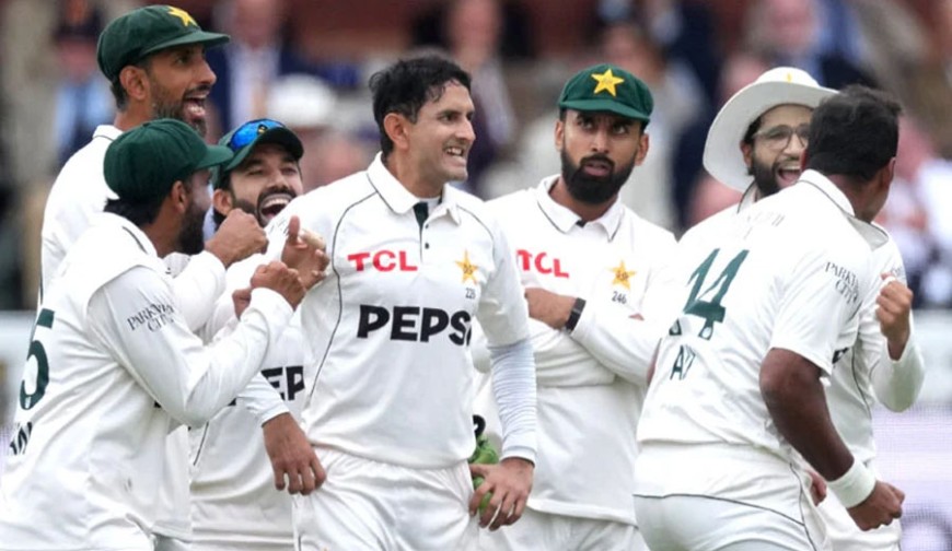 পাকিস্তানের প্রধান কোচ বরখাস্ত, বাদ পড়লেন ৭ খেলোয়াড়